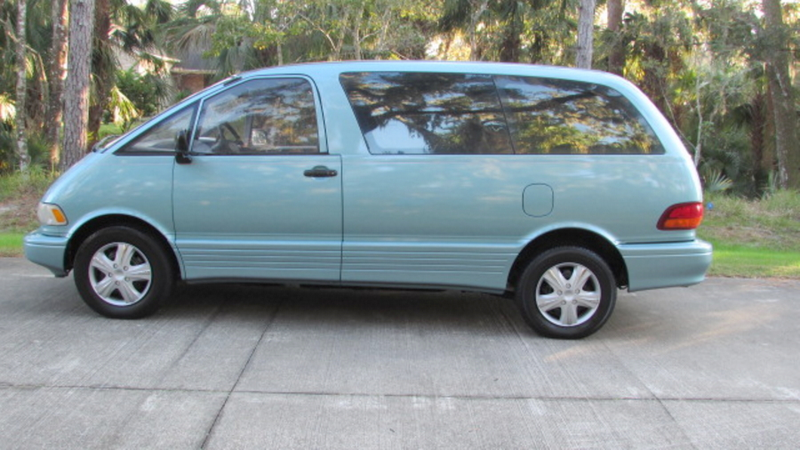 Illustration for article titled Could This 1991 Toyota Previa People Mover Move You To Pay $2,999 For It?